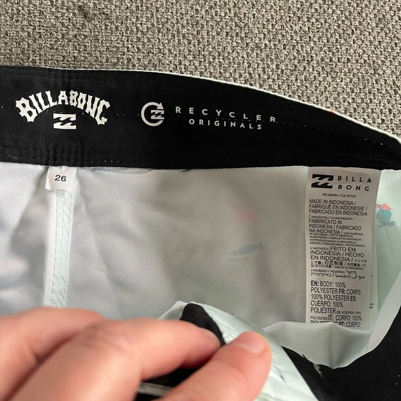 NWT Men's Billabong swim trunks board shorts, short length, size 26 - Picture 3 of 5